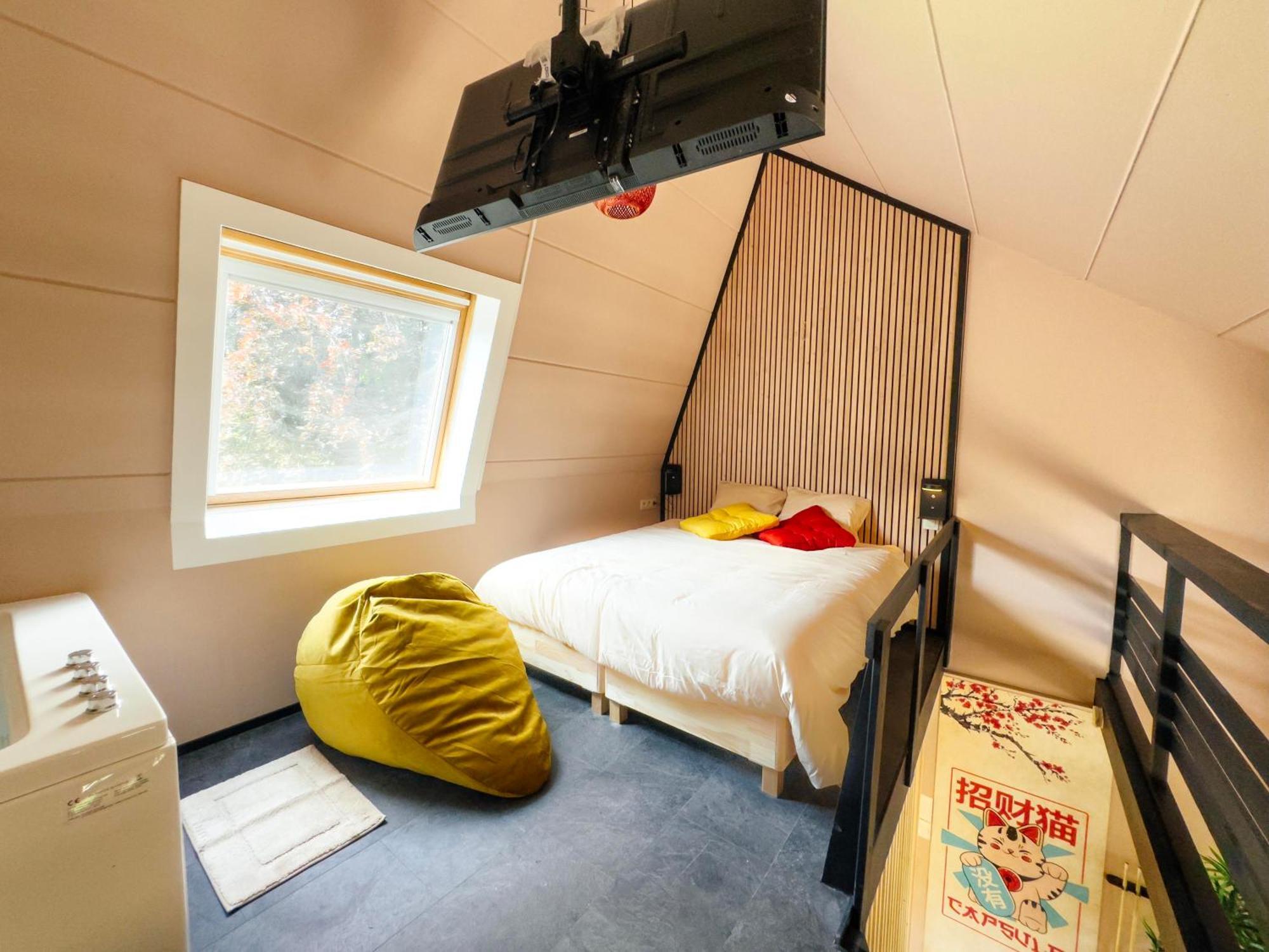 Capsule Lotus-Balneo-Sauna-Billard-Nintendo Hastiere-par-dela Экстерьер фото