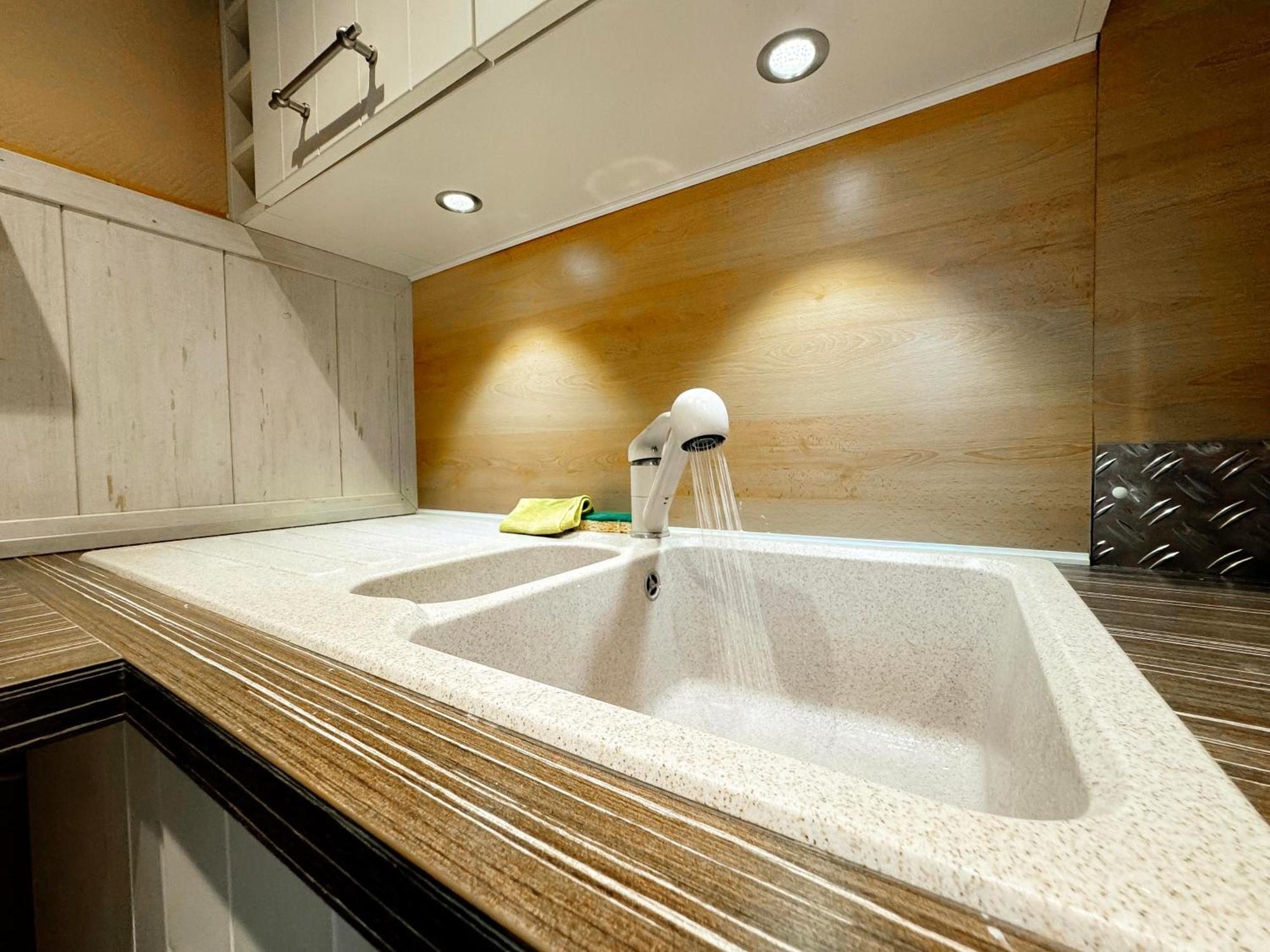 Capsule Lotus-Balneo-Sauna-Billard-Nintendo Hastiere-par-dela Экстерьер фото
