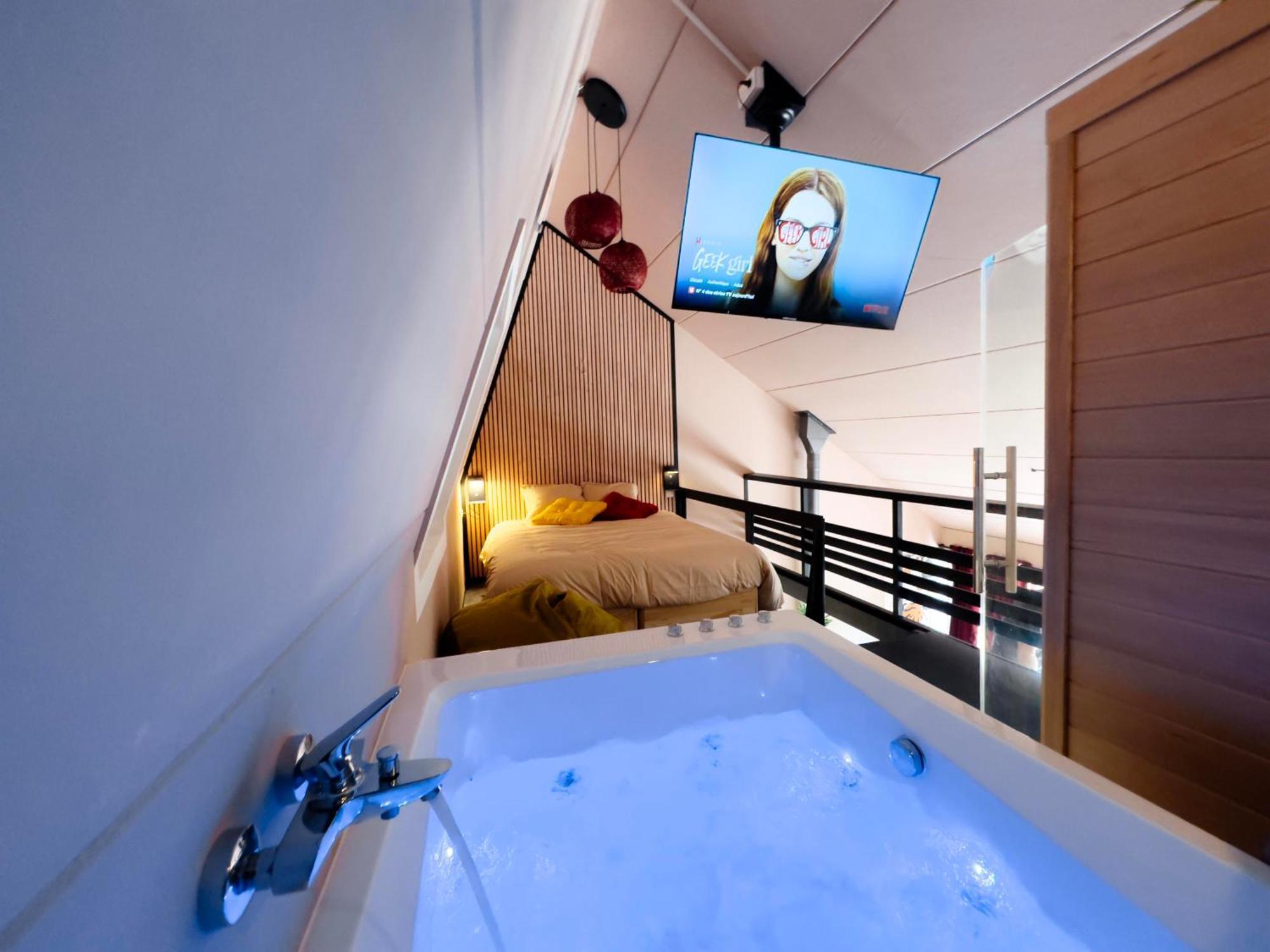 Capsule Lotus-Balneo-Sauna-Billard-Nintendo Hastiere-par-dela Экстерьер фото