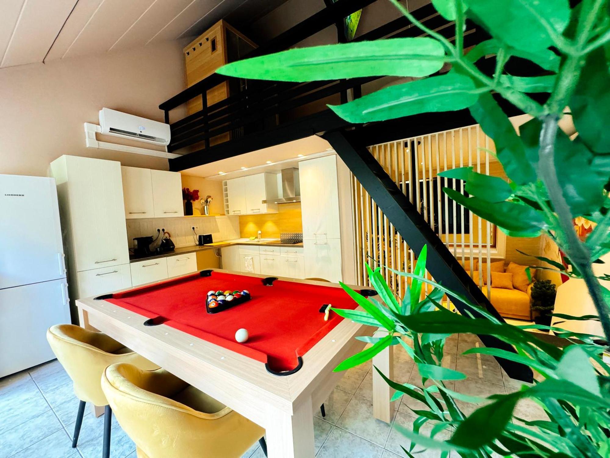Capsule Lotus-Balneo-Sauna-Billard-Nintendo Hastiere-par-dela Экстерьер фото